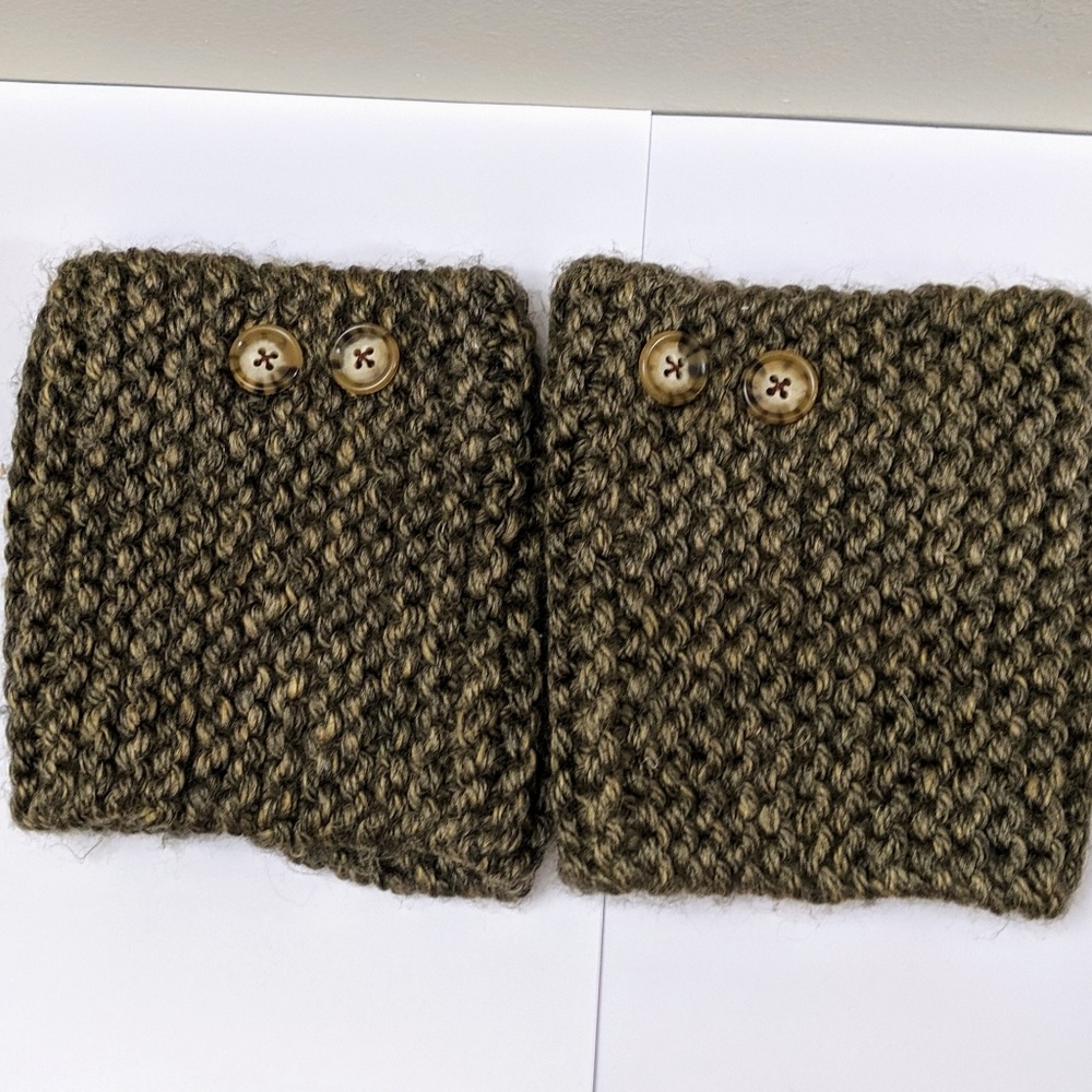 5/$25 ⭐😍 Grey/brown crocheted Boot Cuffs